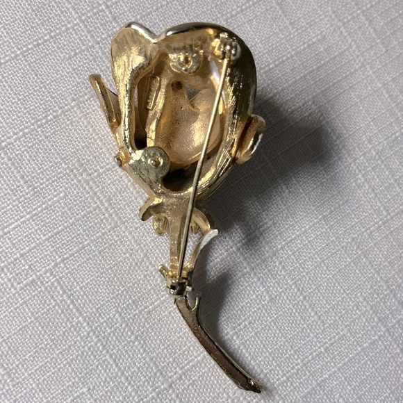 Vintage ART Gold Single Rose Brooch with Pearl & Enamel Accent. STAMPED - Picture 7 of 7